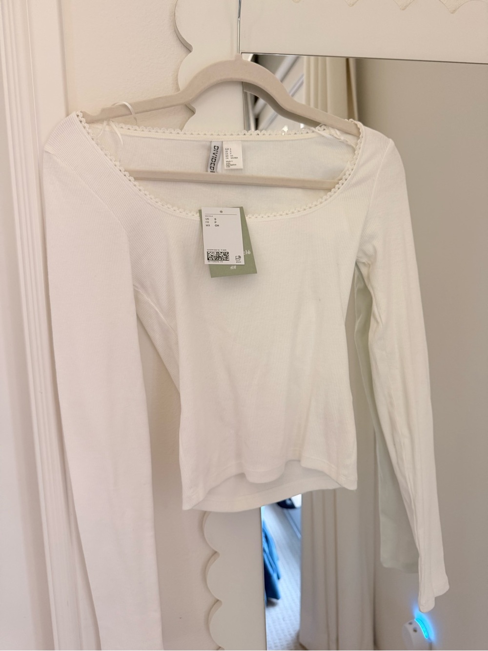 H&M White Ribbed Long-Sleeve Scoop Neck Top